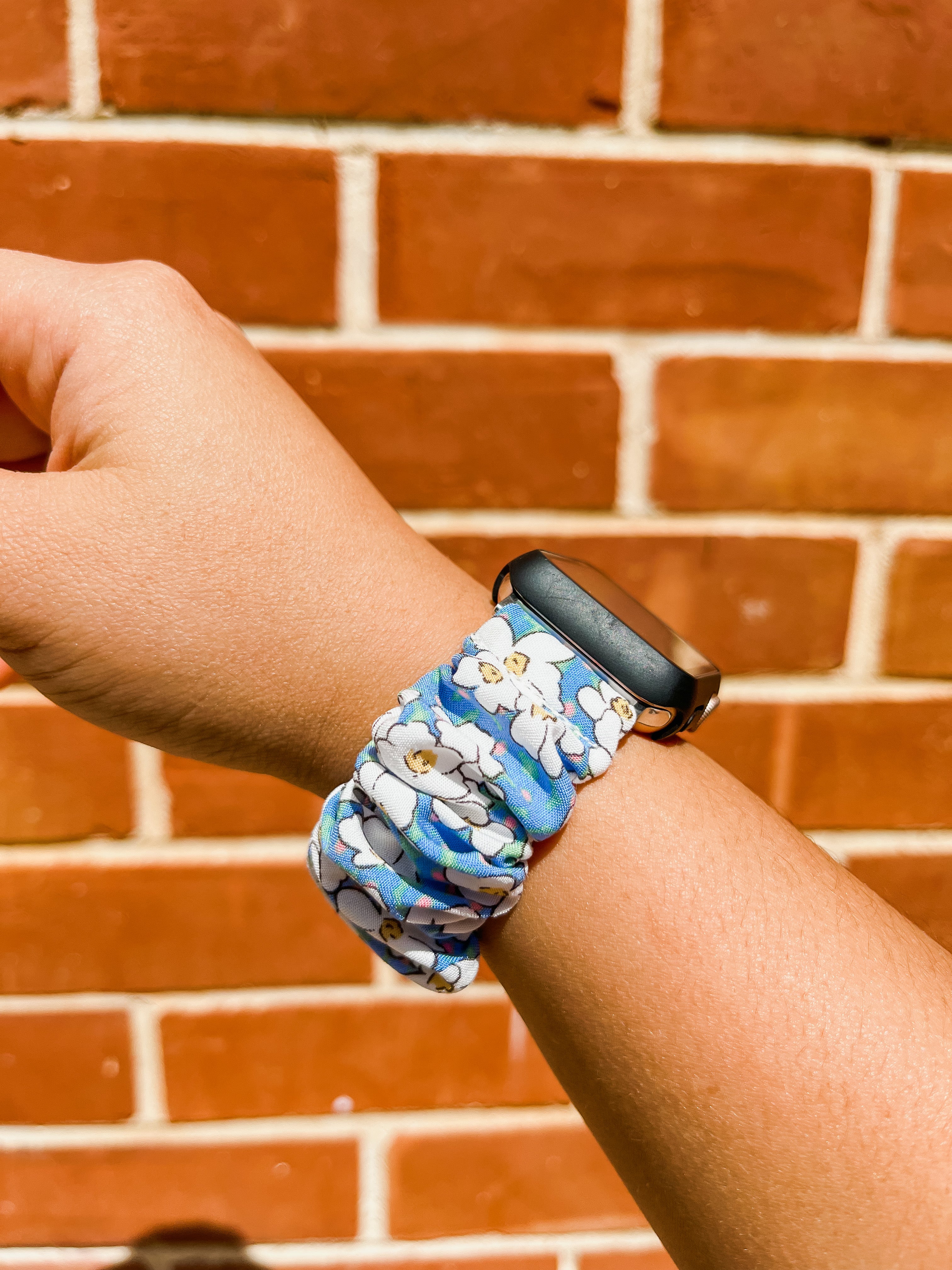 Scrunchie band 2024 for fitbit versa